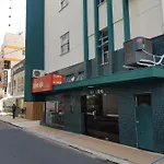 Edifício Quadra mar, pe na areia a 150 metros saída rua reta ilha