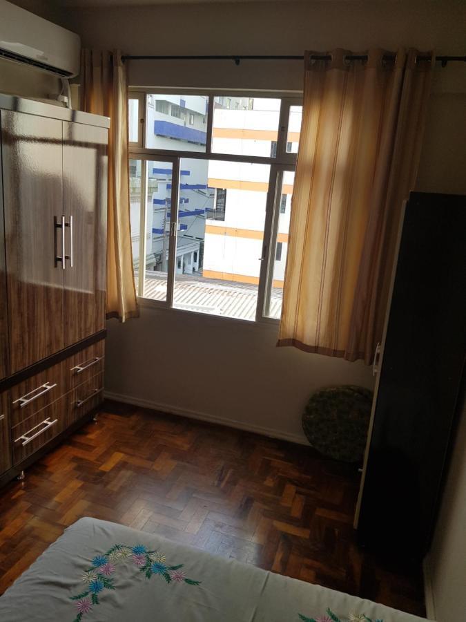 Apartamento Edificio Quadra Mar, Pe Na Areia A 150 Metros Saida Rua Reta Ilha